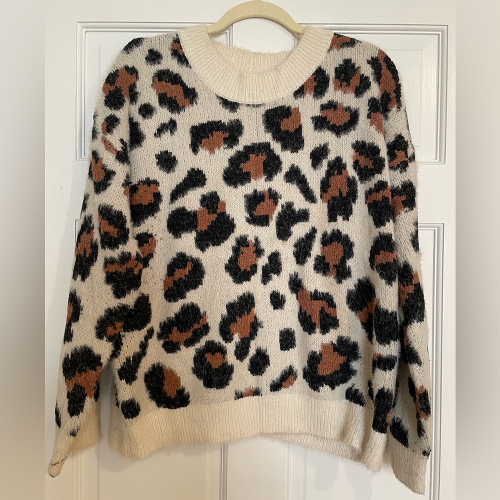 Sweet Lovely by Jen Cheetah Animal Print Crew Sweater, size M/L